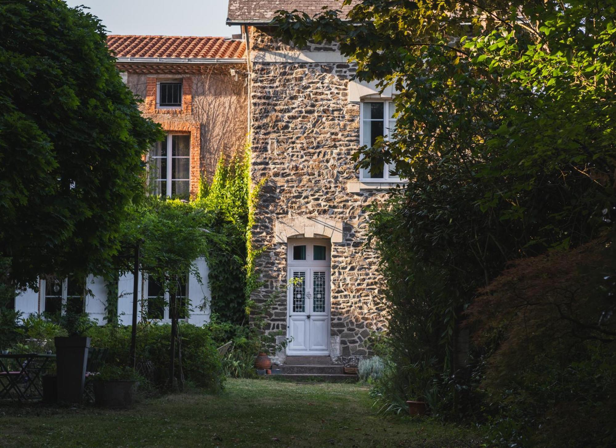 Maison D'Hotes La Bien-Aimee Montrevault Exterior photo